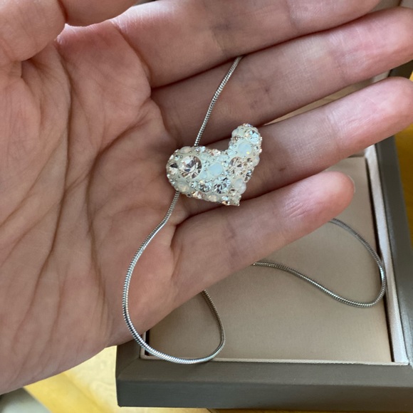 Rare find Swarovski hear necklace collectible - Picture 3 of 4